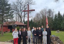 Kandydaci do bierzmowania z klasy 8 przeżyli swoje rekolekcje.