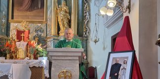 Wprowadzenie relikwii bł. Władysława Findysza do naszej świątynii.